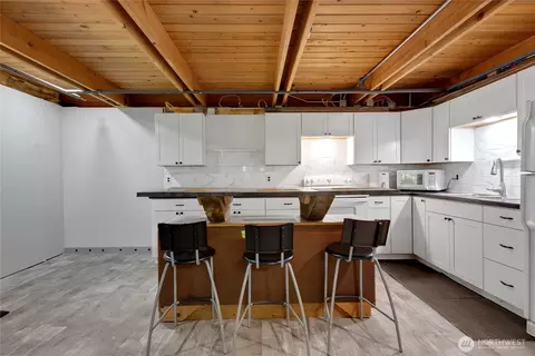 Kitchen - 16119 Crystal River Ranch Rd E, Greenwater, WA 98022 photo 5 of 5