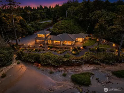 6 Diamond Dr, Pacific Beach, WA 98571