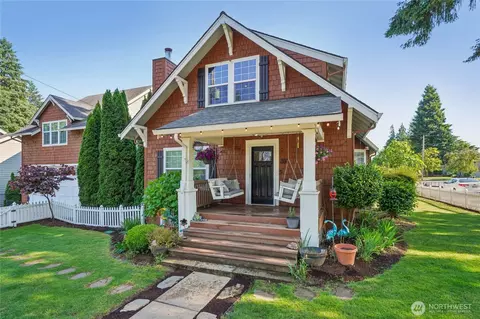 303 Maple St, Ridgefield, WA 98642