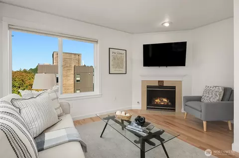Living - 224 26th Ave E #B, Seattle, WA 98112 photo 2 of 2