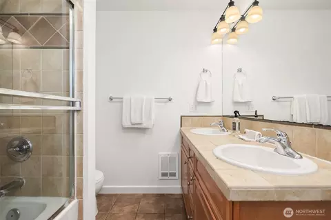 Bath - 224 26th Ave E #B, Seattle, WA 98112 photo 1 of 3