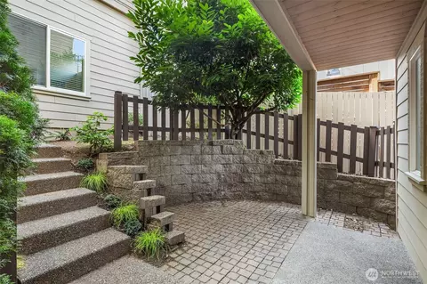 Exterior - 224 26th Ave E #B, Seattle, WA 98112 photo 4 of 6