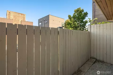 Exterior - 224 26th Ave E #B, Seattle, WA 98112 photo 5 of 6
