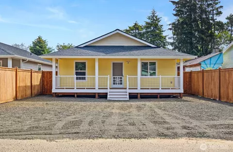 712 N 3rd St, Westport, WA 98595