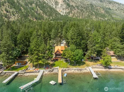 11532 S Lakeshore Rd, Chelan, WA 98816