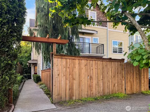 7321 47th Ave SW #B, Seattle, WA 98136