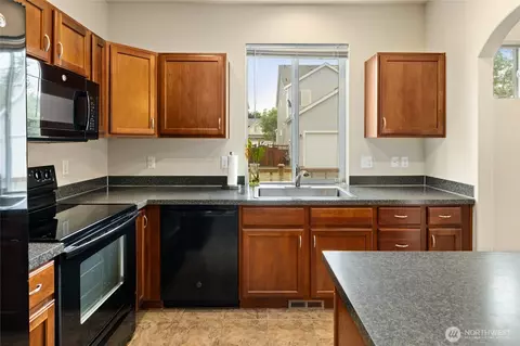 Kitchen - 1749 181st St E, Spanaway, WA 98387 photo 2 of 4