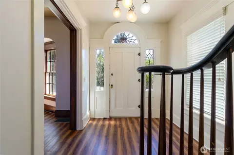 Entry Way - 244 Marcus St, Walla Walla, WA 99362 photo 1 of 7