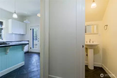 Entry Way - 244 Marcus St, Walla Walla, WA 99362 photo 2 of 7