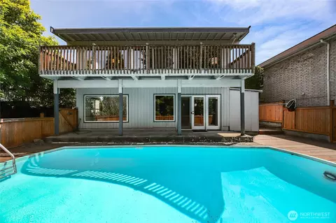 3022 47th Ave SW, Seattle, WA 98116