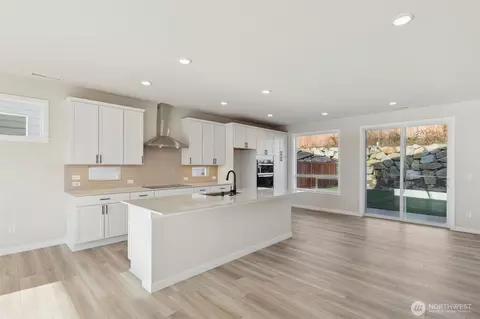 Kitchen - 10821 43rd Ave SE, Everett, WA 98208 photo 4 of 5