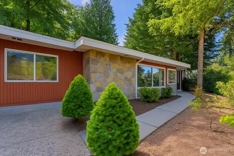 2463 74th Ave SE, Mercer Island, WA 98040