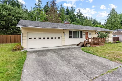 Exterior - 2320 Cascade Way, Longview, WA 98632 photo 3 of 10