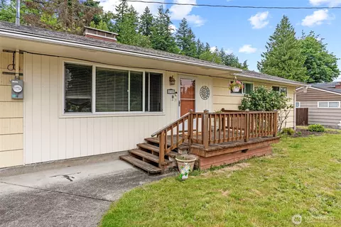 Exterior - 2320 Cascade Way, Longview, WA 98632 photo 4 of 10