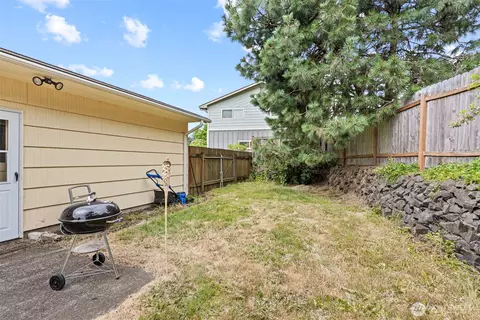 Exterior - 2320 Cascade Way, Longview, WA 98632 photo 6 of 10