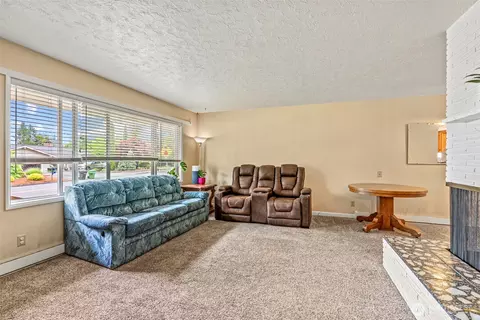 Living - 2320 Cascade Way, Longview, WA 98632 photo 2 of 5