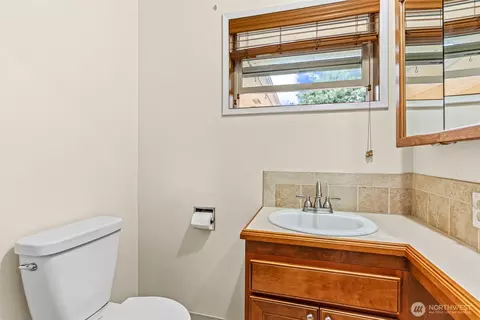 Bath - 2320 Cascade Way, Longview, WA 98632 photo 2 of 2