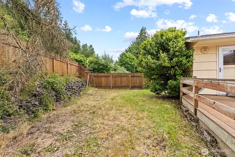 Exterior - 2320 Cascade Way, Longview, WA 98632 photo 7 of 10