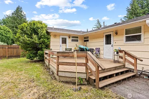 Exterior - 2320 Cascade Way, Longview, WA 98632 photo 8 of 10