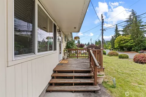Exterior - 2320 Cascade Way, Longview, WA 98632 photo 5 of 10