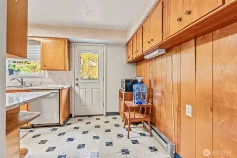 Kitchen - 2320 Cascade Way, Longview, WA 98632 photo 1 of 4