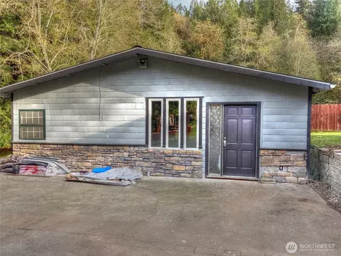 501 E Sherwood Creek Rd, Allyn, WA 98524