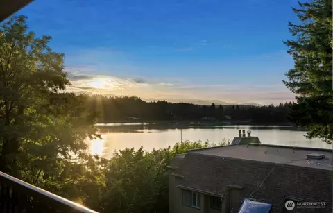 921 Pershing Ave #202, Bremerton, WA 98312