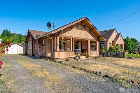 406 NW Benton Ave, Winlock, WA 98596