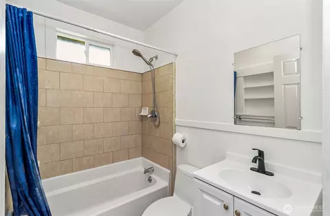 Bath - 11927 E Gibson Rd, Everett, WA 98204 photo 1 of 1