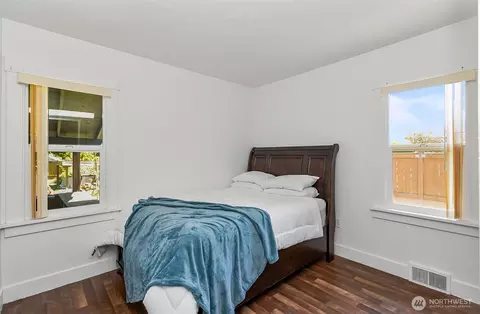 Bedroom - 11927 E Gibson Rd, Everett, WA 98204 photo 3 of 4