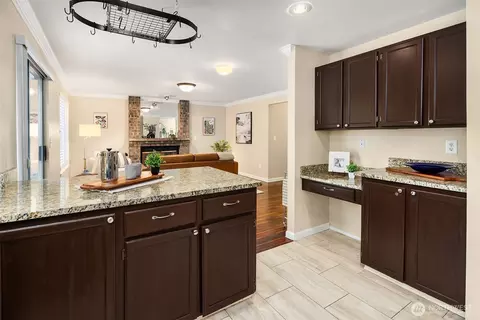 Kitchen - 600 213th St SW, Bothell, WA 98021 photo 4 of 5