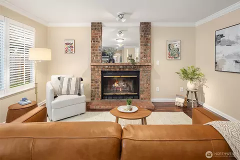 Living - 600 213th St SW, Bothell, WA 98021 photo 4 of 8