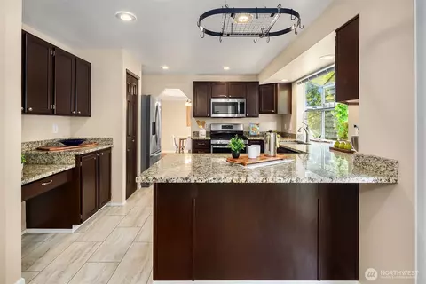 Kitchen - 600 213th St SW, Bothell, WA 98021 photo 3 of 5
