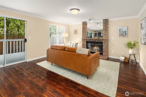 Living - 600 213th St SW, Bothell, WA 98021 photo 5 of 8