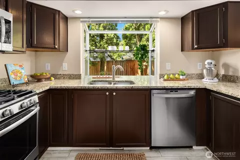 Kitchen - 600 213th St SW, Bothell, WA 98021 photo 5 of 5