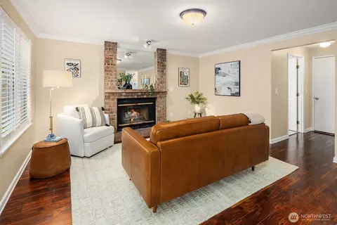 Living - 600 213th St SW, Bothell, WA 98021 photo 7 of 8