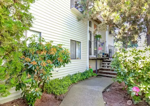 15625 42nd Ave S #8A, Tukwila, WA 98188