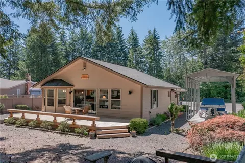 180 N Mount Christie Dr, Hoodsport, WA 98548
