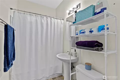 Bath - 2415 Cedar St, Everett, WA 98201 photo 1 of 1