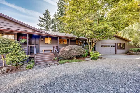 10413 NE Brackenwood Ln, Bainbridge Island, WA 98110