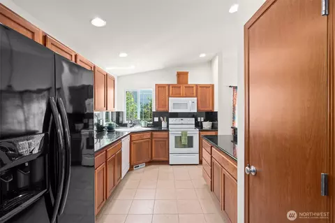 Kitchen - 134 Wind River Dr, Chehalis, WA 98532 photo 1 of 2