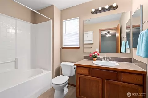 Bath - 134 Wind River Dr, Chehalis, WA 98532 photo 1 of 2