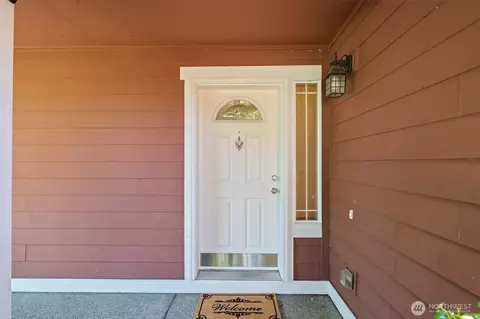 Entry Way - 134 Wind River Dr, Chehalis, WA 98532 photo 1 of 2