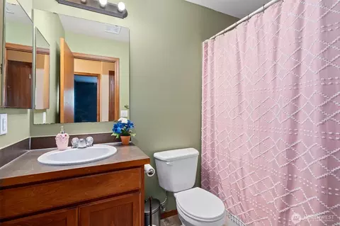 Bath - 134 Wind River Dr, Chehalis, WA 98532 photo 2 of 2