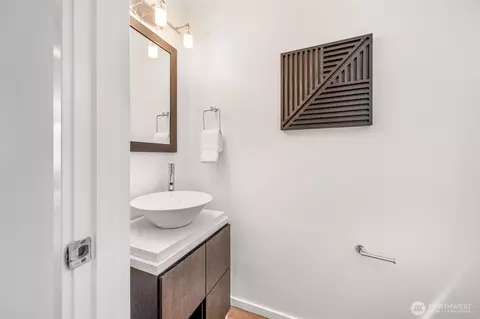 Bath - 203 20th Ave E, Seattle, WA 98112 photo 1 of 4