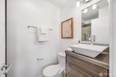 Bath - 203 20th Ave E, Seattle, WA 98112 photo 4 of 4