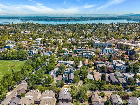 View/Area - 203 20th Ave E, Seattle, WA 98112 photo 1 of 4