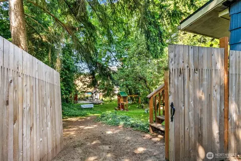 Exterior - 18803 101st Ave NE, Bothell, WA 98011 photo 4 of 9