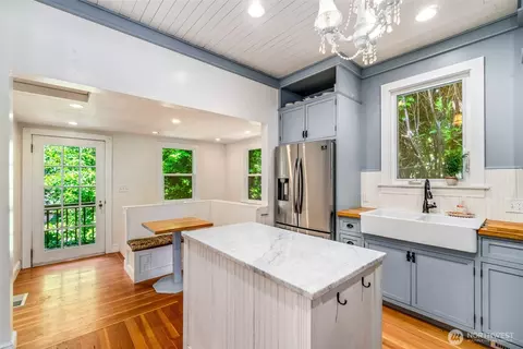Kitchen - 18803 101st Ave NE, Bothell, WA 98011 photo 3 of 3