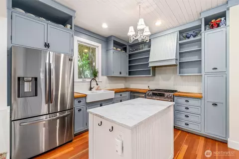 Kitchen - 18803 101st Ave NE, Bothell, WA 98011 photo 2 of 3